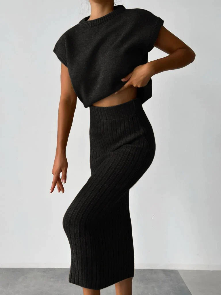 De Shes| Mouwloos vest en gebreide rok