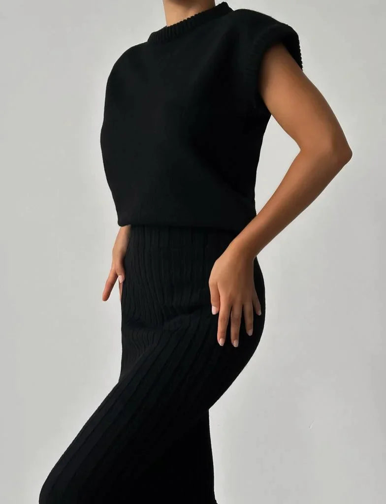 De Shes| Mouwloos vest en gebreide rok