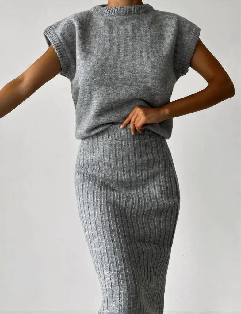 De Shes| Mouwloos vest en gebreide rok