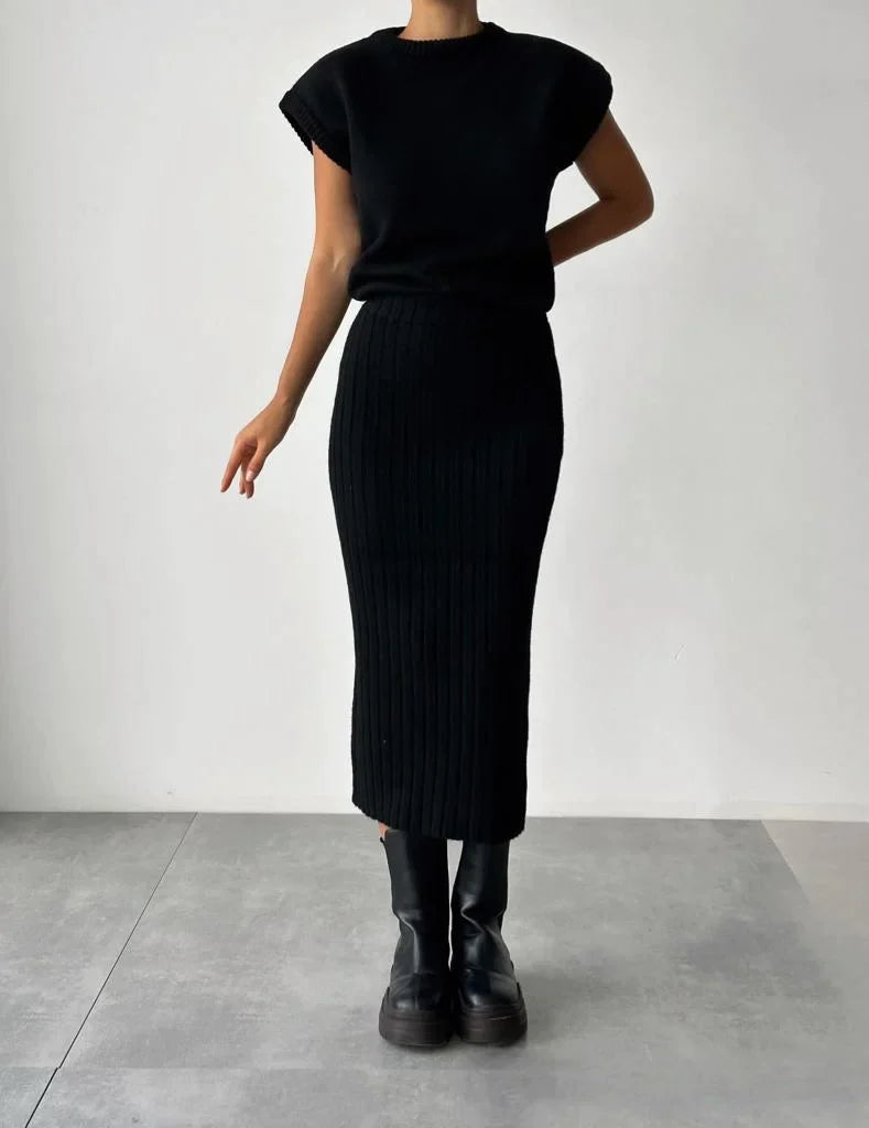 De Shes| Mouwloos vest en gebreide rok